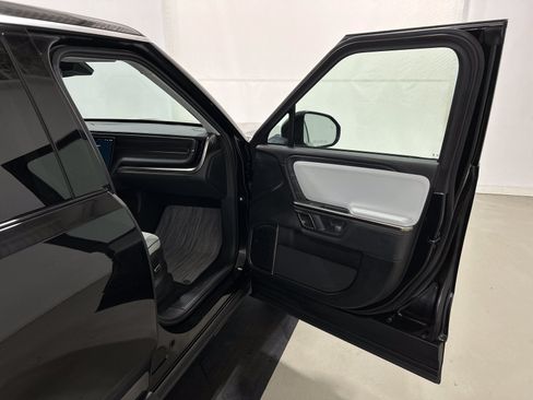 Used 2024 Rivian R1S Adventure AWD/4WD image 18