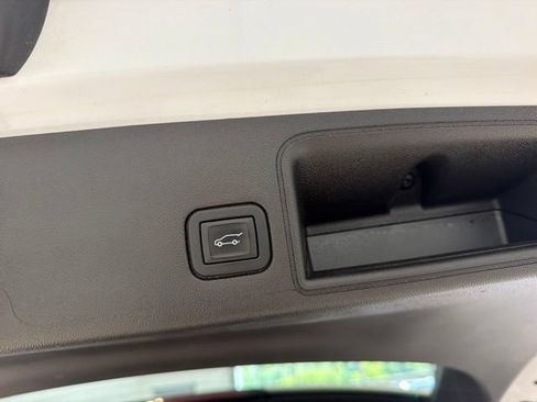 Used 2022 GMC Terrain SLE w/ Driver Convenience Package AWD/4WD image 8