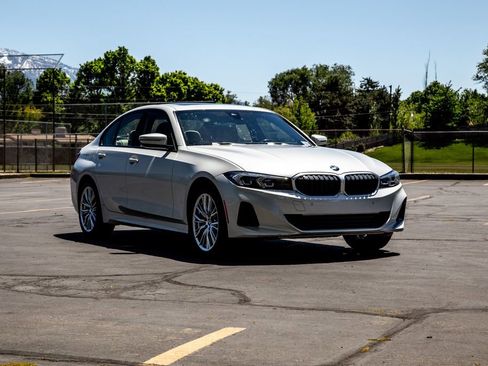 Used 2023 BMW 330i xDrive Sedan w/ Premium Package AWD/4WD image 7