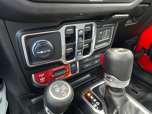 Used 2024 Jeep Wrangler Unlimited AWD/4WD image 27