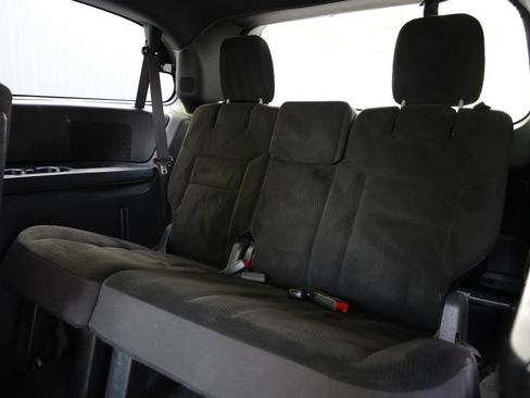 Used 2018 Dodge Grand Caravan SE FWD image 19