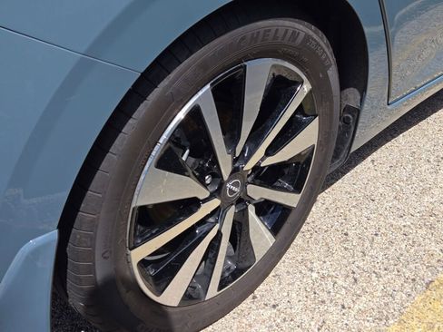 Used 2025 Nissan Sentra SV w/ SV Premium Package FWD image 4