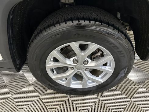 Used 2023 Jeep Grand Cherokee Limited image 10