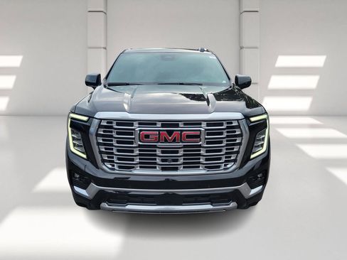Used 2025 GMC Yukon XL Denali w/ Denali Reserve Package image 2