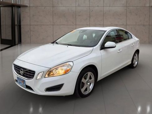 Used 2012 Volvo S60 T5 FWD image 2