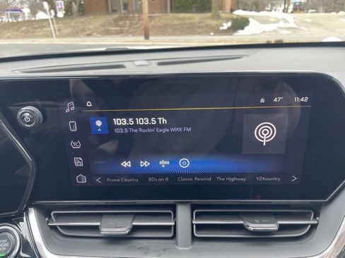 Used 2025 Chevrolet Trax RS w/ Driver Confidence Package image 22