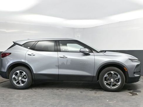 Used 2025 Chevrolet Blazer LT AWD/4WD image 12