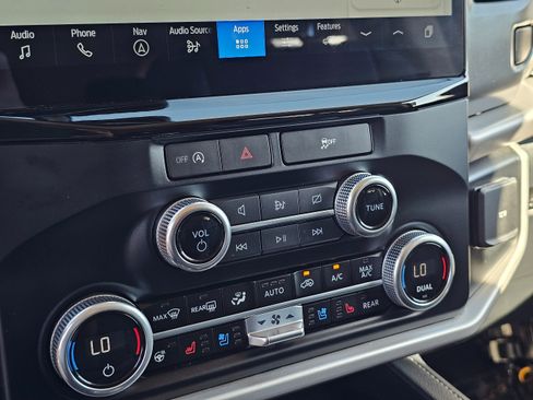 Used 2024 Ford Expedition XLT image 31