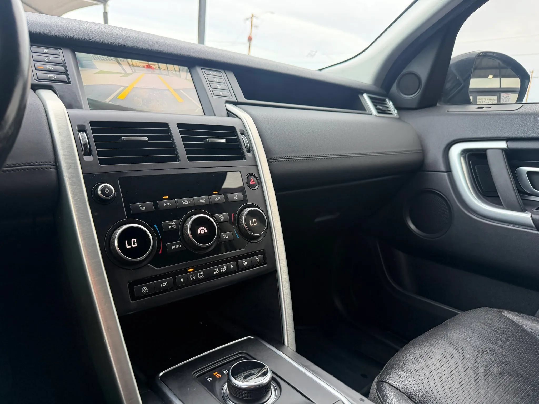 Used 2018 Land Rover Discovery Sport SE AWD/4WD image 22