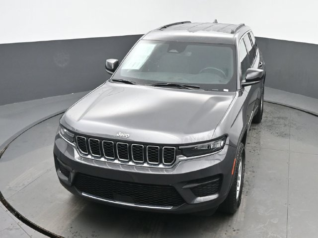 Used 2024 Jeep Grand Cherokee Laredo AWD/4WD image 38