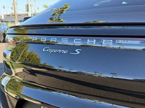 Used 2022 Porsche Cayenne S AWD/4WD image 7