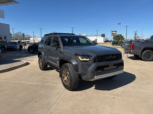 Used 2025 Toyota 4Runner Trailhunter image 3