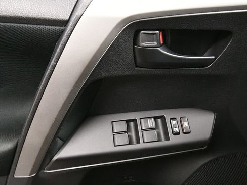 Used 2016 Toyota RAV4 LE image 11