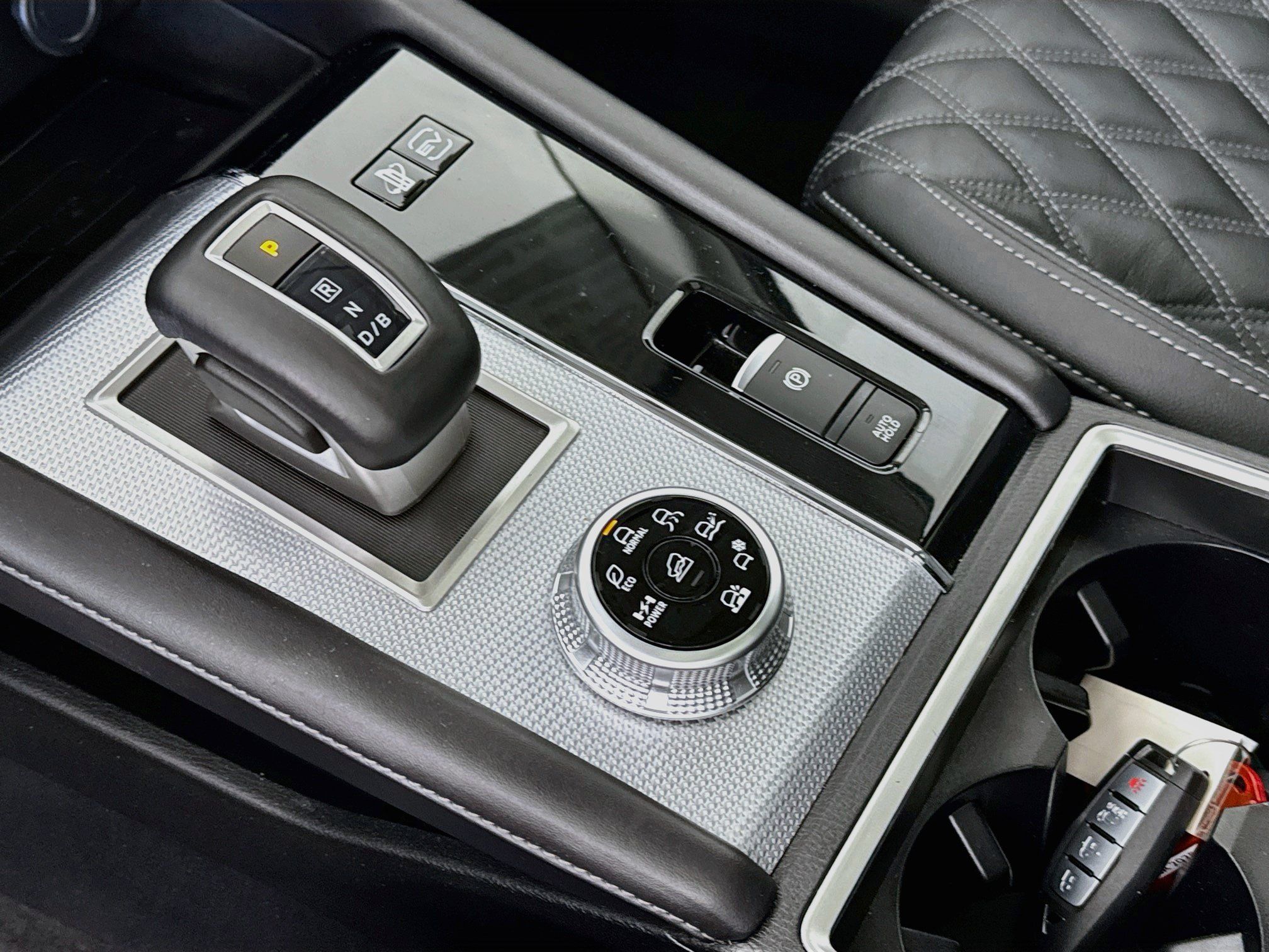 Used 2025 Mitsubishi Outlander 4WD Plug-In Hybrid image 17