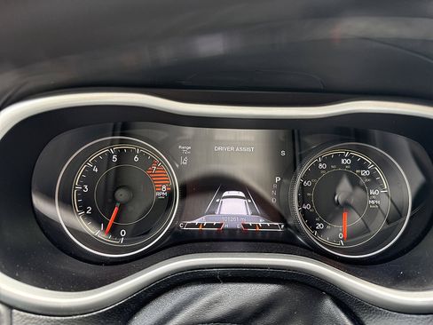 Used 2016 Jeep Cherokee Overland w/ Technology Group AWD/4WD image 38