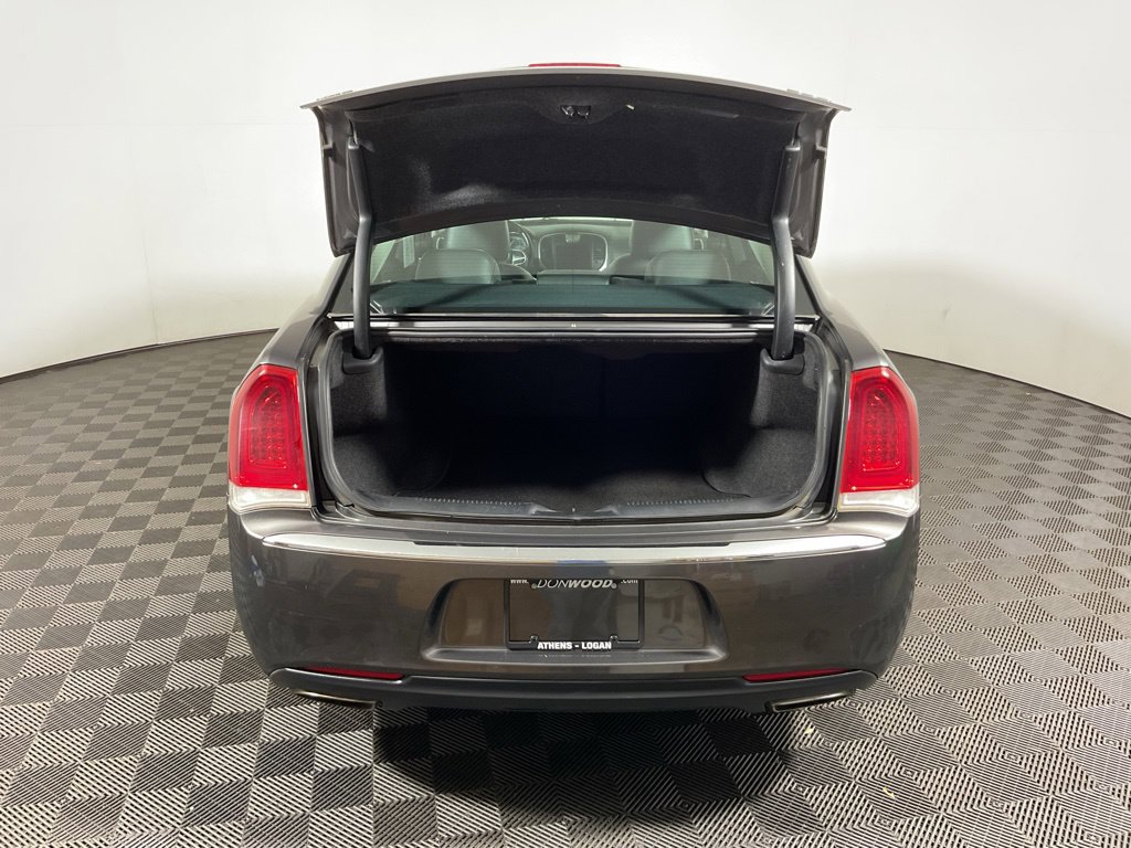 Used 2019 Chrysler 300 Limited AWD/4WD image 15
