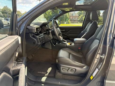 Used 2025 Toyota 4Runner Limited AWD/4WD image 13