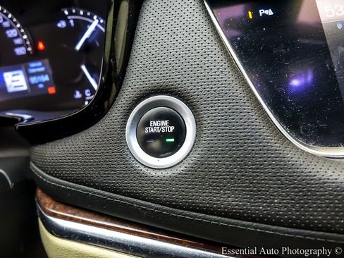 Used 2017 Cadillac XT5 Luxury w/ Driver Awareness Package AWD/4WD image 17