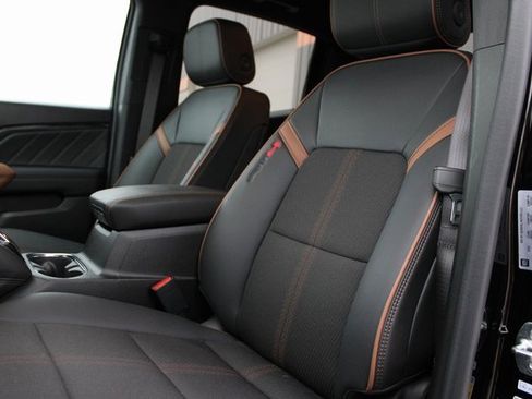 Used 2025 GMC Canyon AT4 image 26