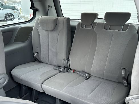 Used 2010 Kia Sedona LX image 13