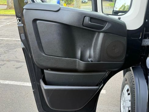 Used 2016 RAM ProMaster 2500 w/ Interior Convenience Group image 18