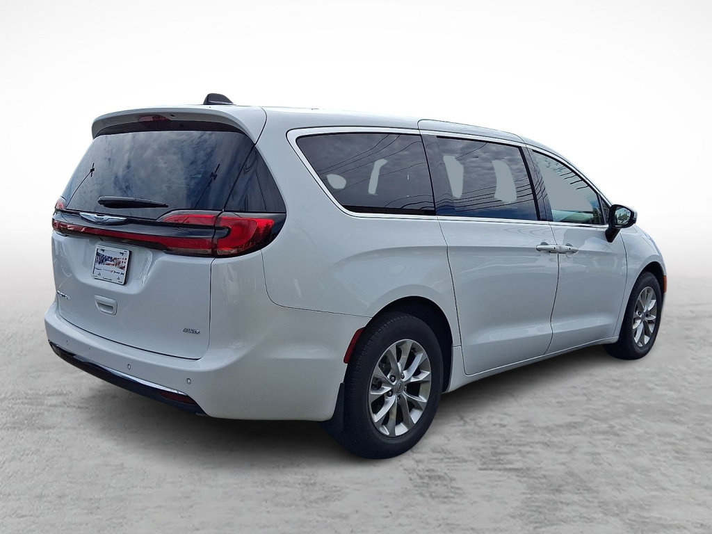 Certified 2023 Chrysler Pacifica Touring-L w/ Uconnect Theater Family Group AWD/4WD image 5