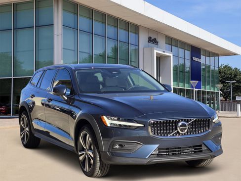 New 2026 Volvo V60 B5 Cross Country Plus w/ Climate Package image 2
