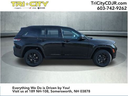 New 2025 Jeep Grand Cherokee Altitude image 10