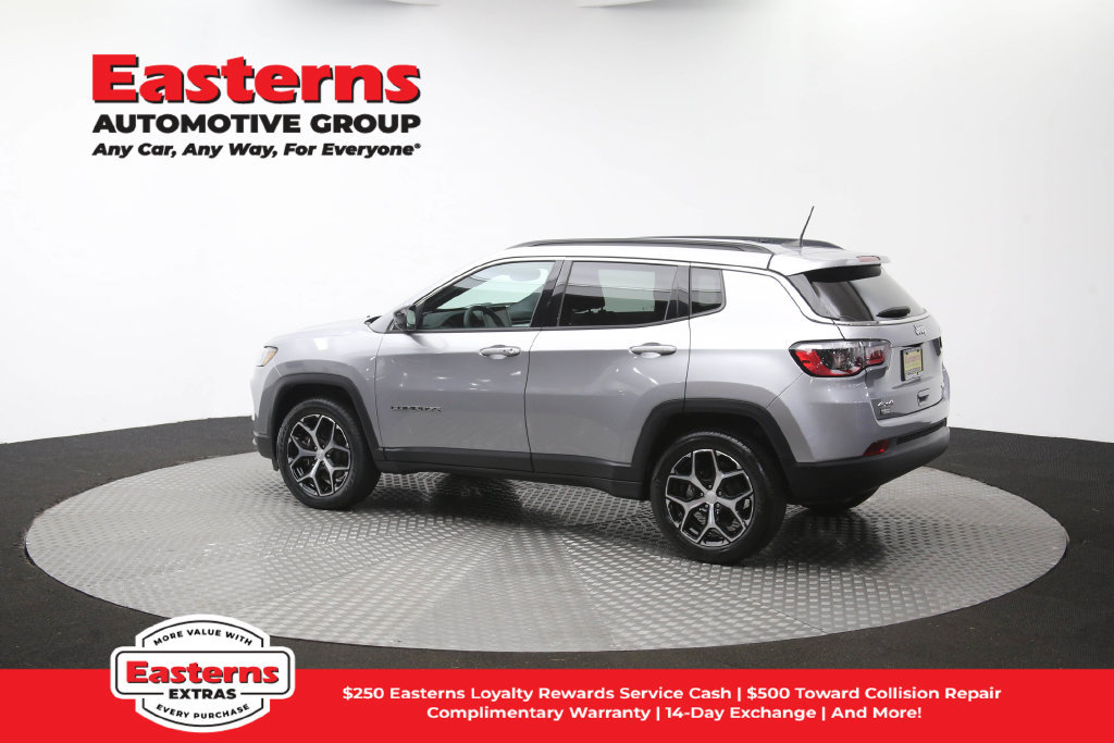 Used 2024 Jeep Compass Latitude AWD/4WD image 63