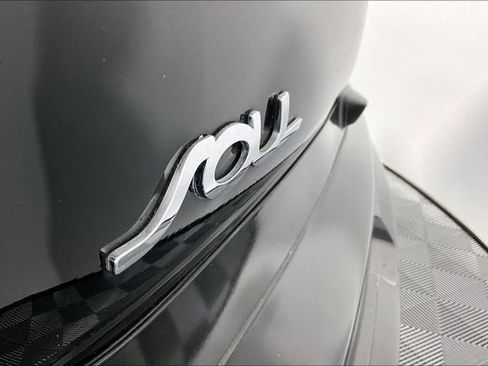 Used 2019 Kia Soul FWD image 17
