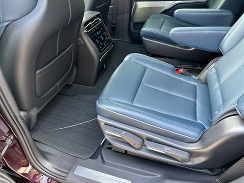 Certified 2025 Cadillac Escalade IQ Luxury 2 w/ LPO, Premium Carpet Package AWD/4WD image 37