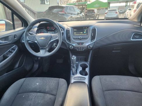Used 2017 Chevrolet Cruze LT FWD image 13