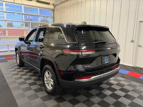 Used 2023 Jeep Grand Cherokee Laredo AWD/4WD image 7