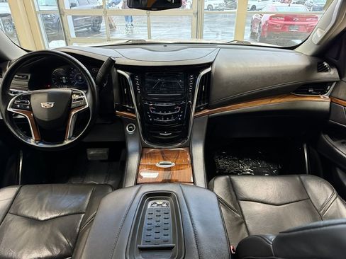 Used 2017 Cadillac Escalade Premium Luxury image 20
