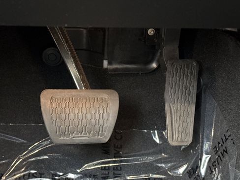 Used 2024 Jeep Wrangler Sport S image 45