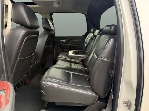 Used 2007 Cadillac Escalade EXT w/ Information Package image 18