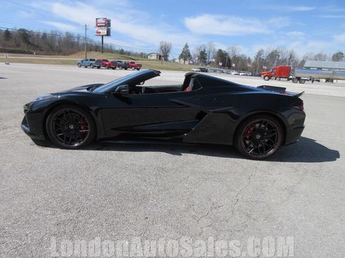Used 2023 Chevrolet Corvette Z06 w/ Stealth Interior Trim Package image 3