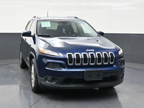Used 2018 Jeep Cherokee Latitude Plus w/ Cold Weather Group image 7