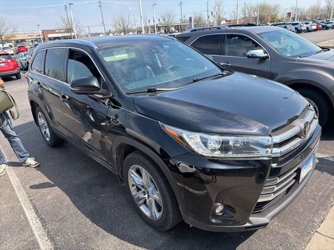 Used 2019 Toyota Highlander Limited image 2