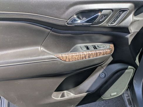 Used 2022 GMC Acadia Denali w/ Denali Ultimate Package image 10