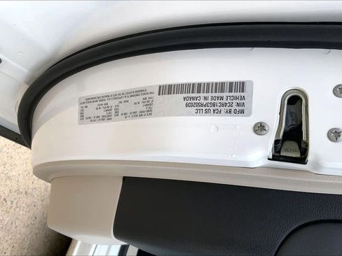 Used 2023 Chrysler Pacifica Touring-L image 34