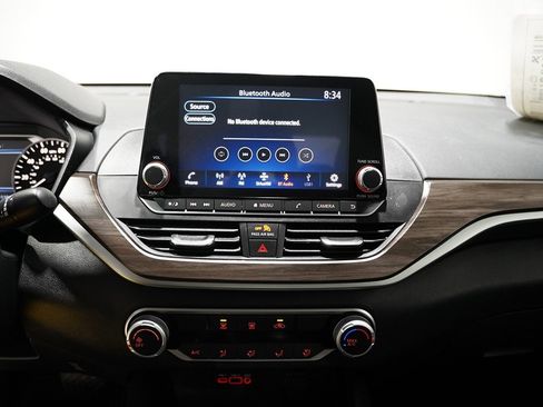 Used 2024 Nissan Altima 2.5 SV image 3