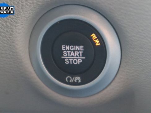 Used 2024 Chrysler Pacifica Select image 11