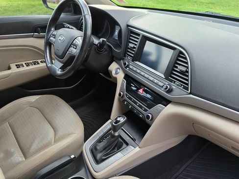 Used 2017 Hyundai Elantra Limited image 12