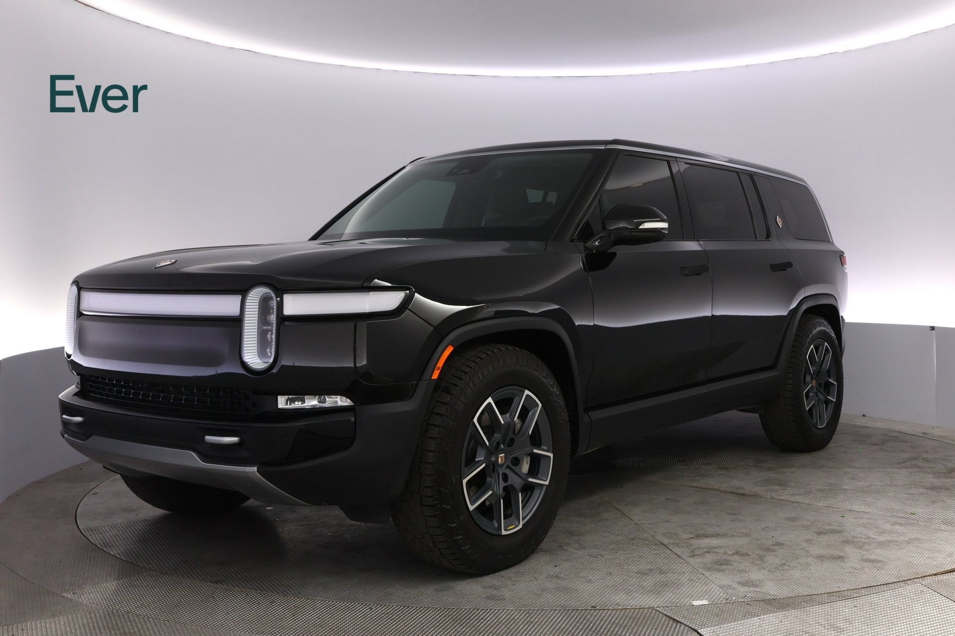 Used 2024 Rivian R1S Adventure Dual AWD/4WD image 2
