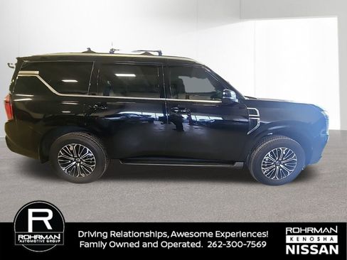 Used 2025 Nissan Armada Platinum image 3