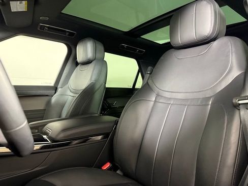 Used 2025 Land Rover Range Rover Sport SE AWD/4WD image 5