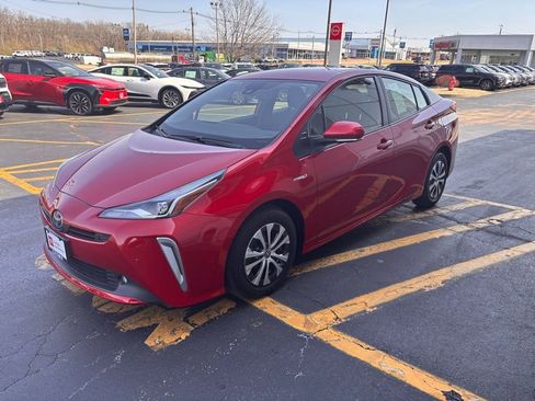 Used 2022 Toyota Prius XLE image 9