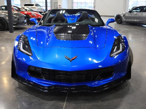 Used 2015 Chevrolet Corvette Z06 w/ 3LZ Preferred Equipment Group image 2