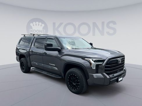 Used 2022 Toyota Tundra SR5 w/ SR5 Convenience Package AWD/4WD image 10